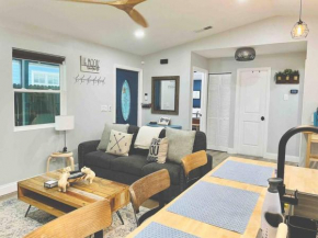LA CASITA COZY COTTAGE DOWNTOWN!